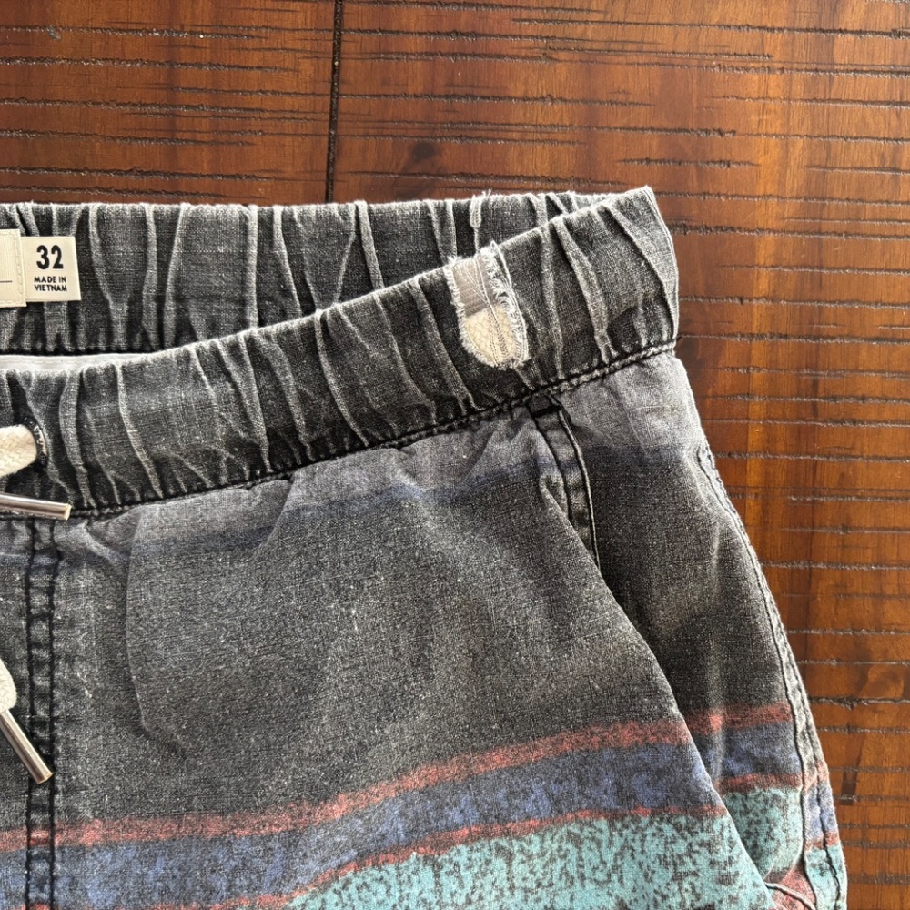 Men's Pattern Shorts - Picture 5 of 6